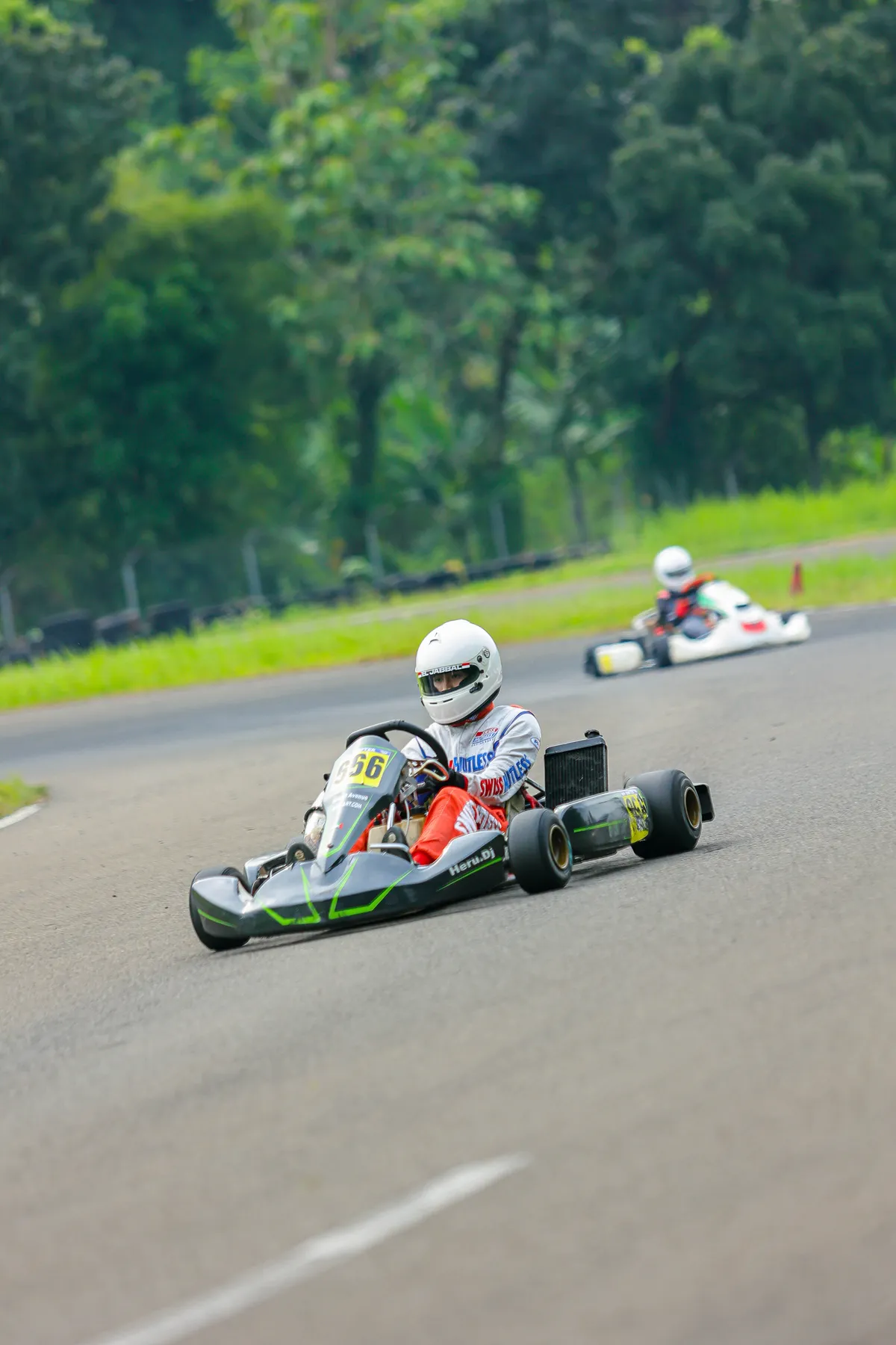 Kart 566 cornering on the outdoor circuit